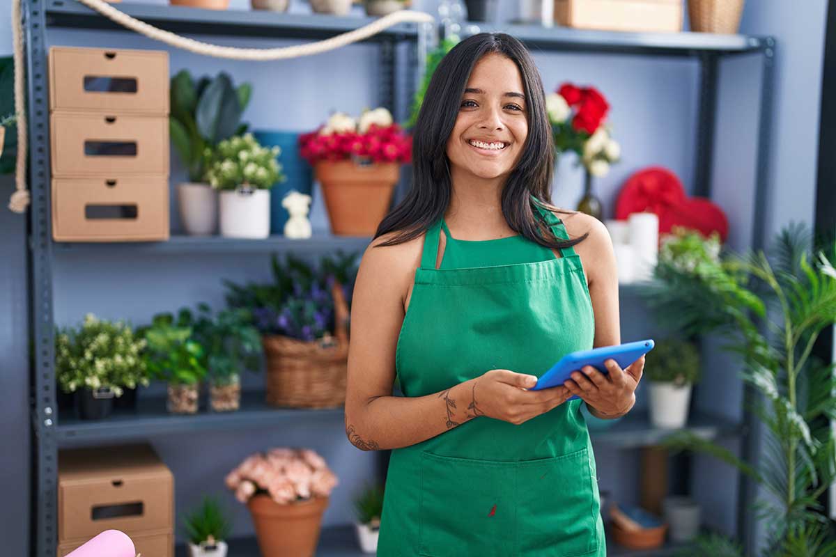 florist-business-owner-esigning